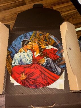 Decorate Knowles Plate of Scarlett and Rhett.